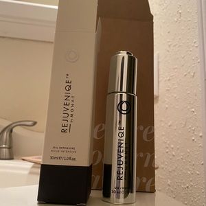 Rejuvenique by Monat oil intensive